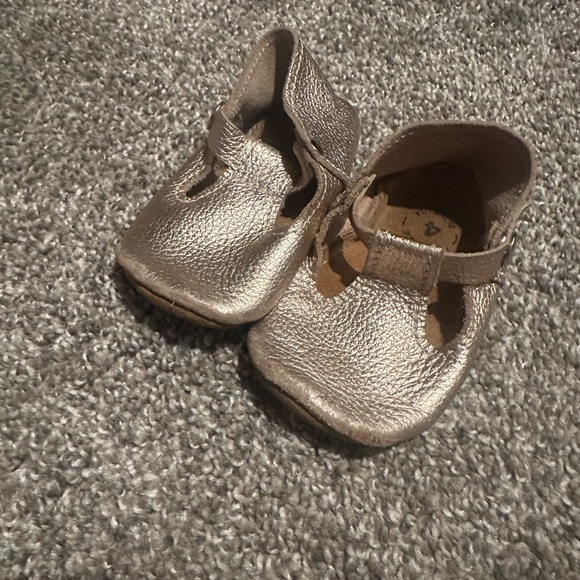 Mon Petit | T Strap | Gold | Size 4 - Picture 2 of 3